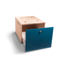 Gro&szlig;e Box mit Schublade auf Schienen