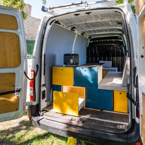 slapen in Opel Movano B Bedrijfswagen