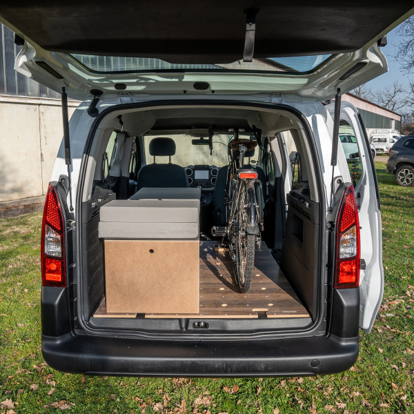 kleiner umgebauter Transporter Mercedes Citan 2 Kleintransporter