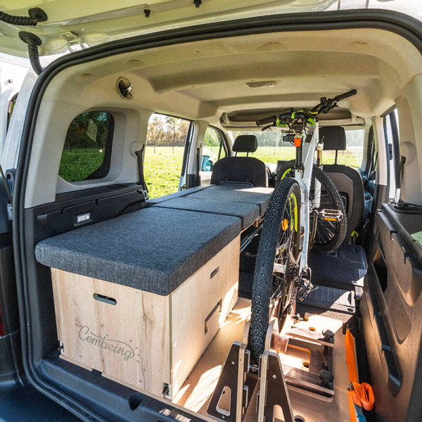 Umbau vom Hochdachkombi zum Mini Camper in 10 Minuten Umbau vom Hochdachkombi zum Mini Camper in 10 Minuten