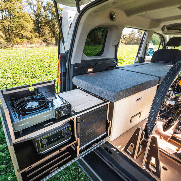 Herausnehmbares Camper Ausbau Modul - Campingbox Auto werkzeuglos Herausnehmbares Camper Ausbau Modul - Campingbox Auto werkzeuglos